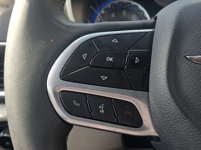 Used 2023 Chrysler Pacifica Touring-L FWD image 21