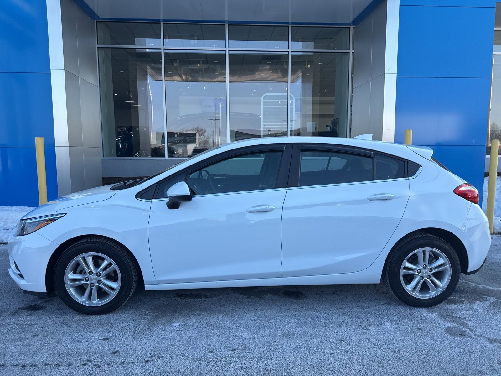 Used 2018 Chevrolet Cruze LT w/ Convenience Package image 9