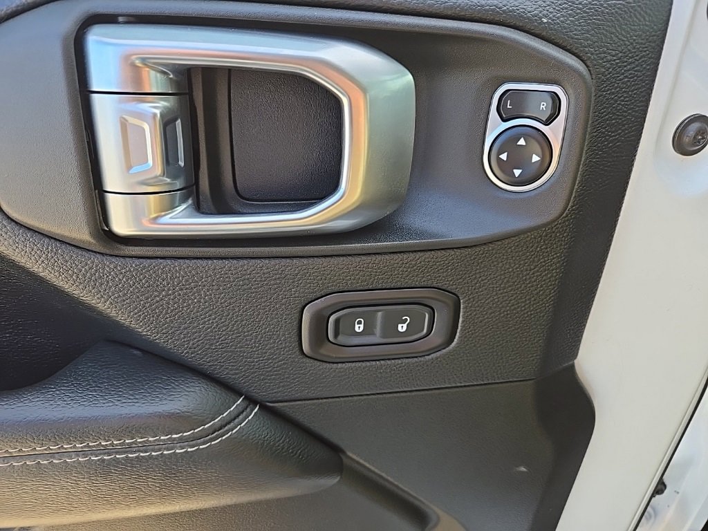 Used 2018 Jeep Wrangler Unlimited Sahara image 22