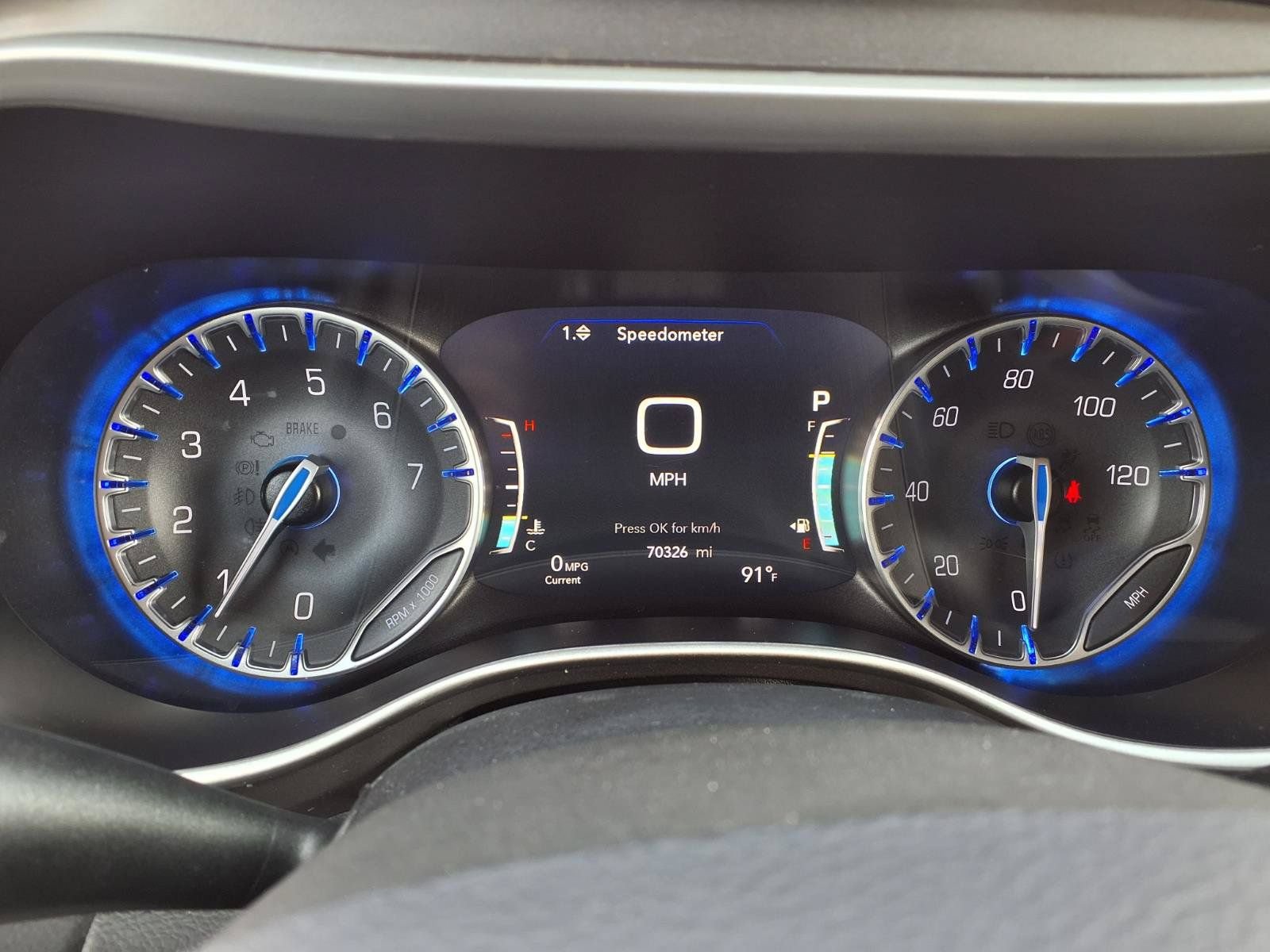 Used 2024 Chrysler Pacifica Touring-L FWD image 11