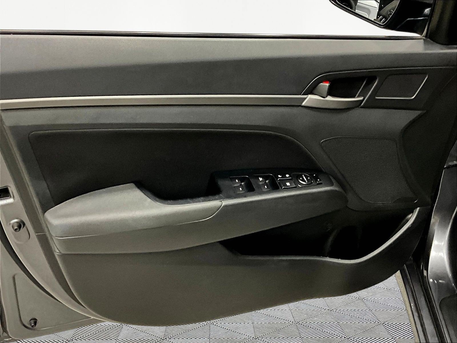 Used 2018 Hyundai Elantra Value Edition w/ Winter Weather Package FWD image 20