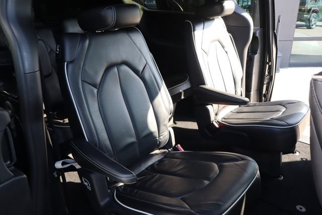 Used 2019 Chrysler Pacifica Limited FWD image 15