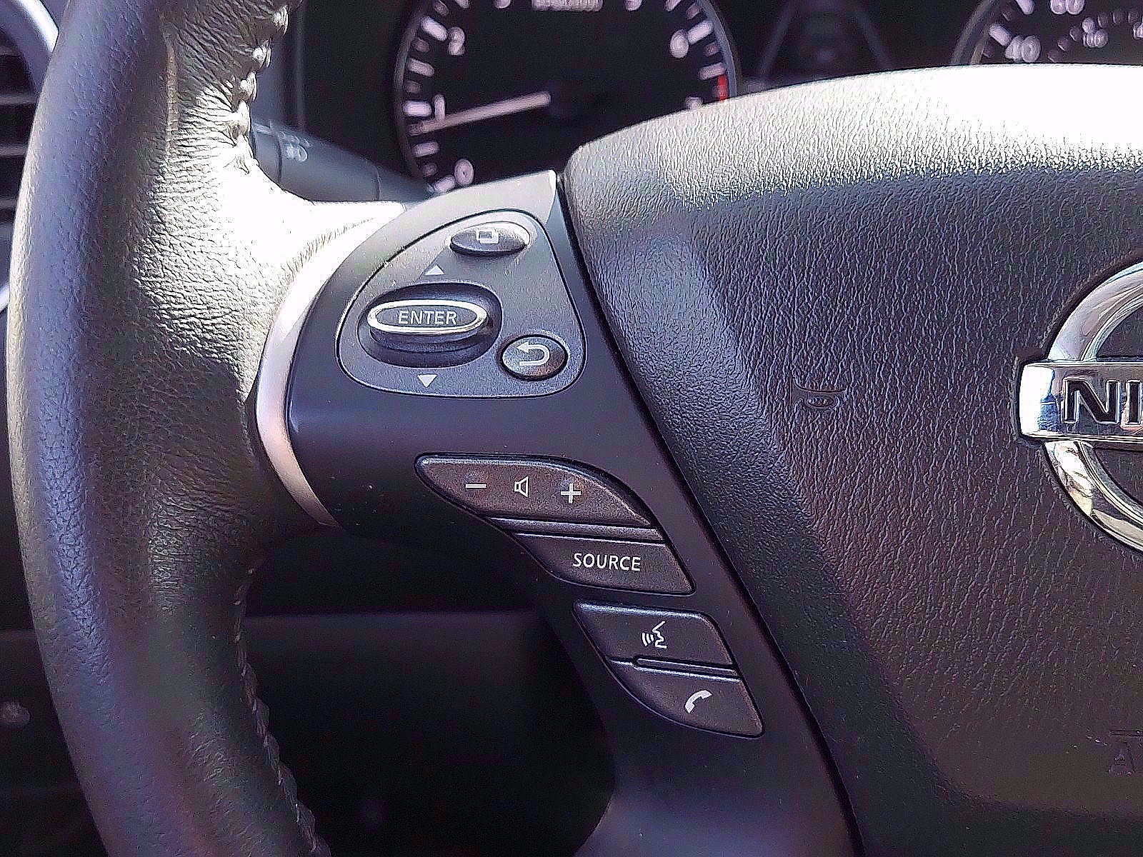 Used 2018 Nissan Pathfinder SL w/ Midnight Edition Package image 20