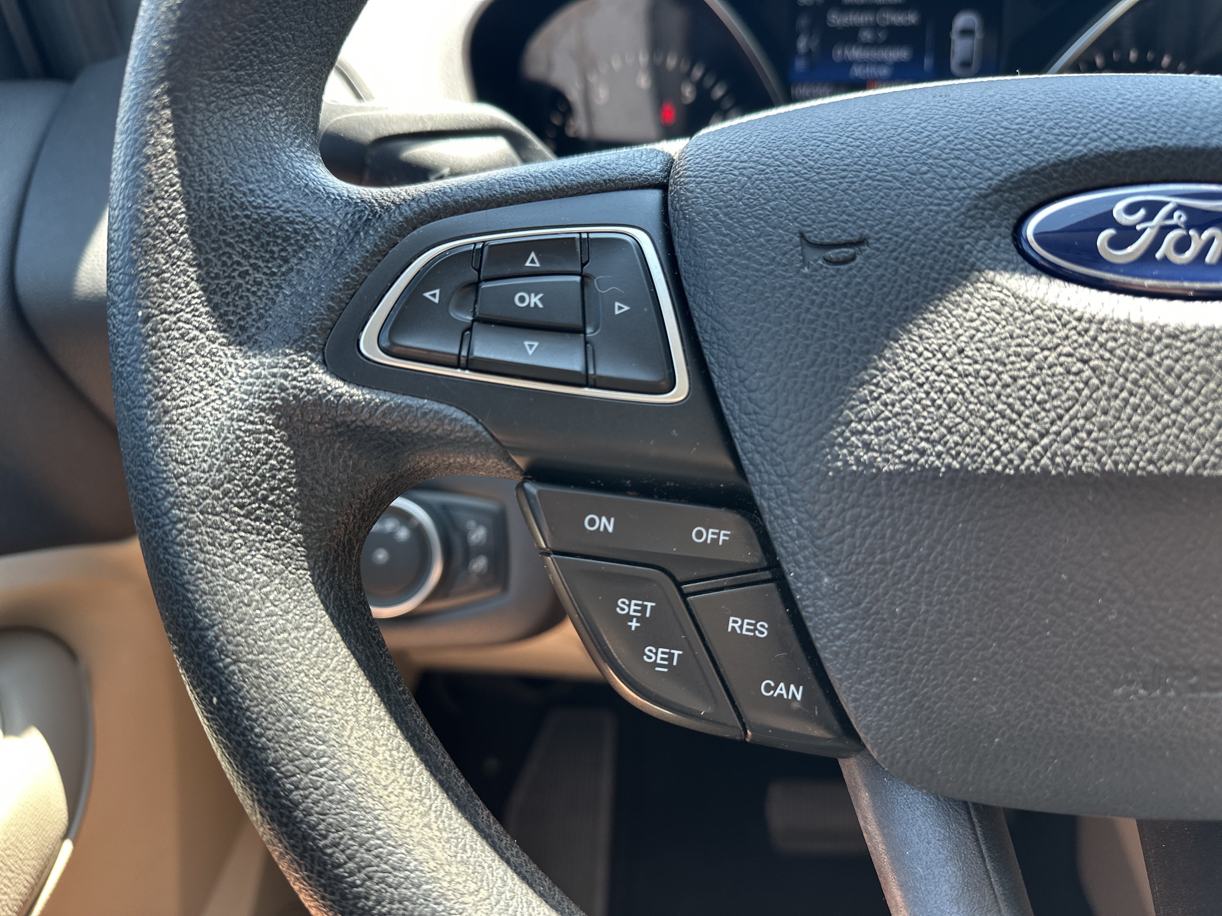 Used 2018 Ford Escape SE FWD image 18