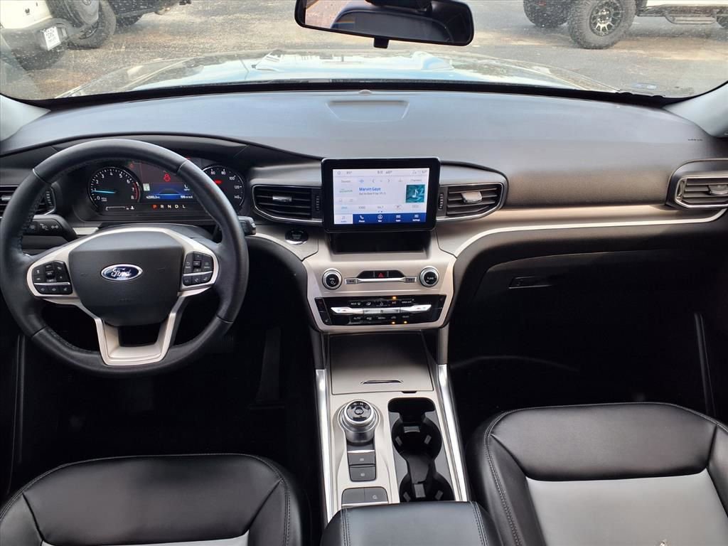 Used 2022 Ford Explorer XLT w/ Equipment Group 202A image 3