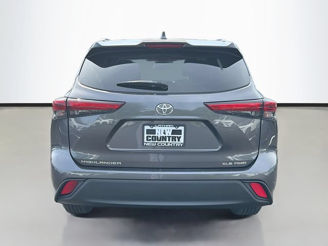 Used 2021 Toyota Highlander XLE AWD/4WD image 6