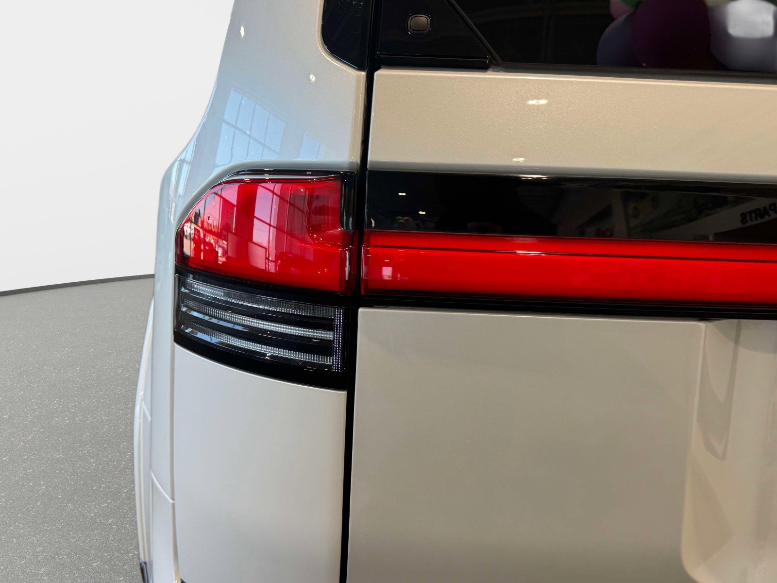 Used 2024 Lexus GX 550 w/ Cold Area Package image 9