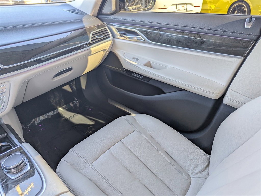 Used 2018 BMW 740i image 8
