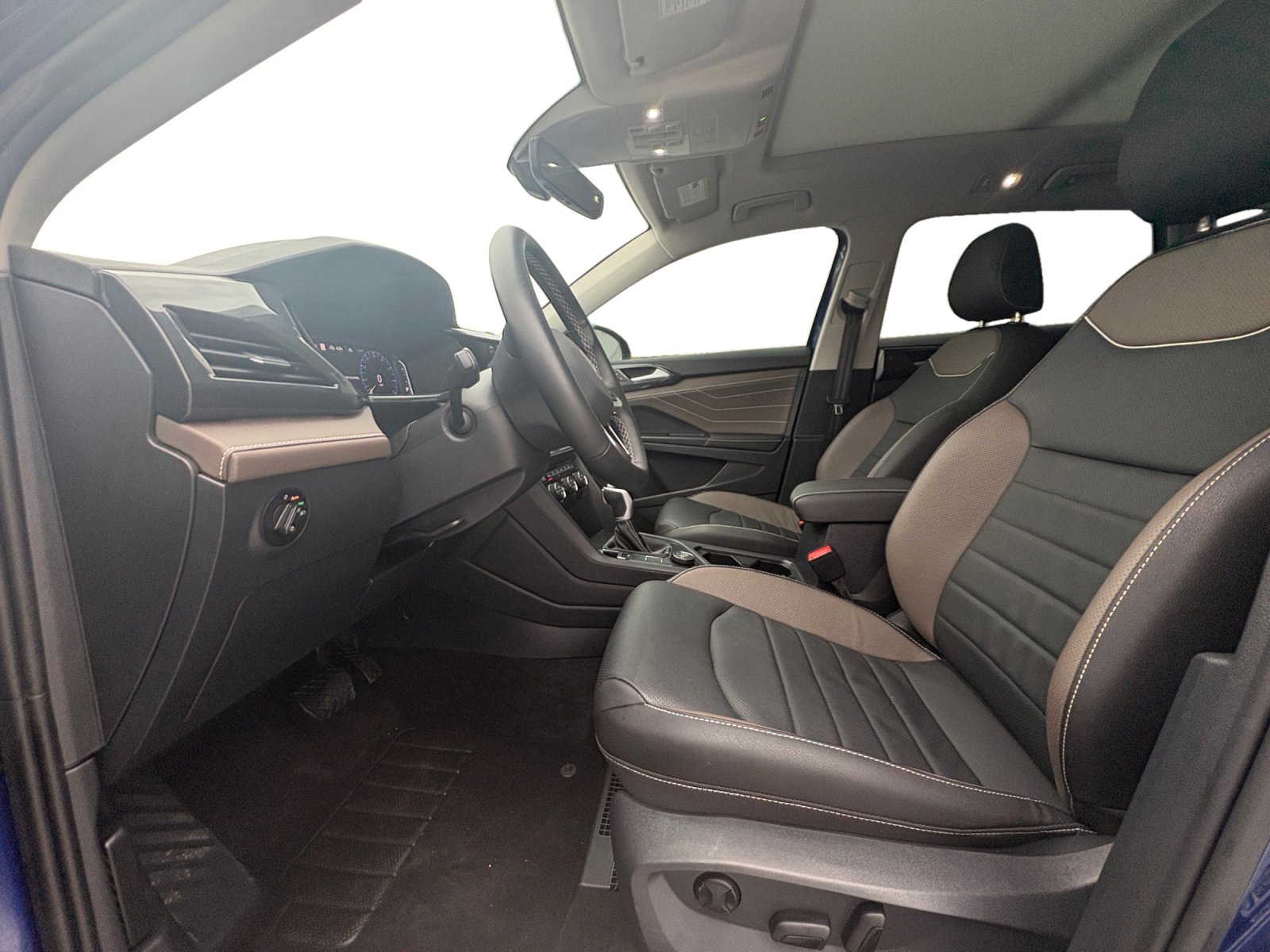 Certified 2024 Volkswagen Taos SEL image 2