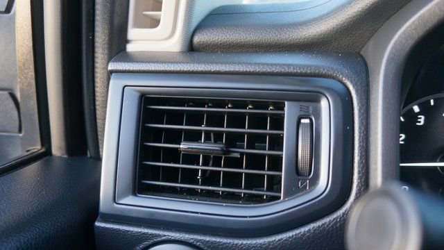 Used 2024 Nissan Titan SV w/ SV Convenience Package image 26