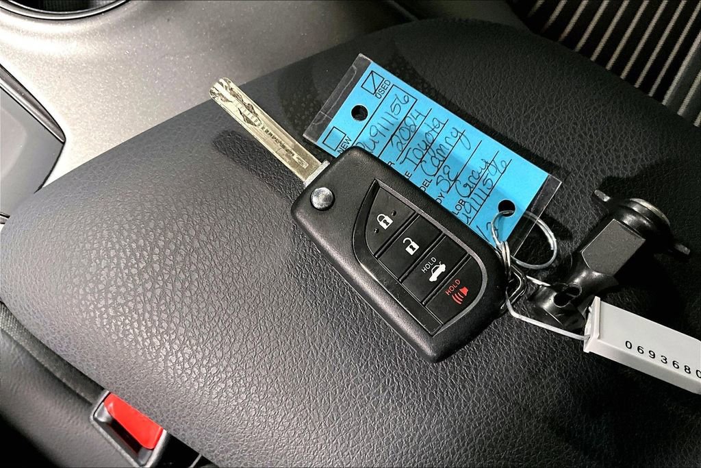 Used 2024 Toyota Camry SE image 13