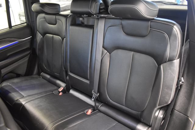 Used 2022 Jeep Grand Cherokee Overland w/ Luxury Tech Group IV AWD/4WD image 7