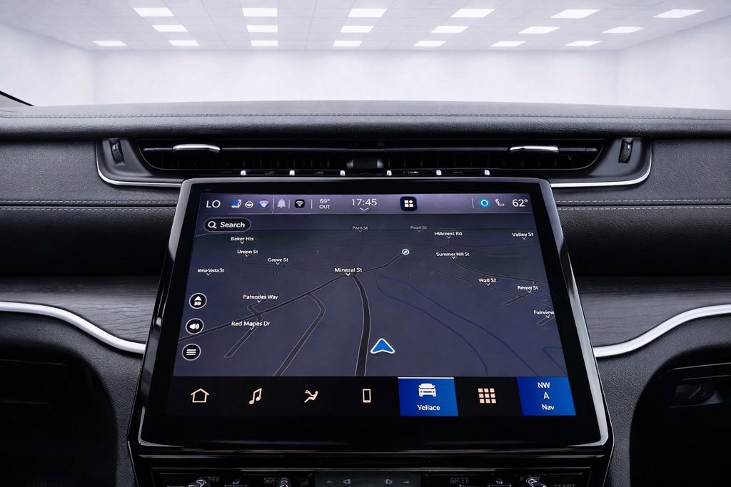 Used 2024 Jeep Grand Cherokee Limited 4xe w/ Luxury Tech Group II image 26