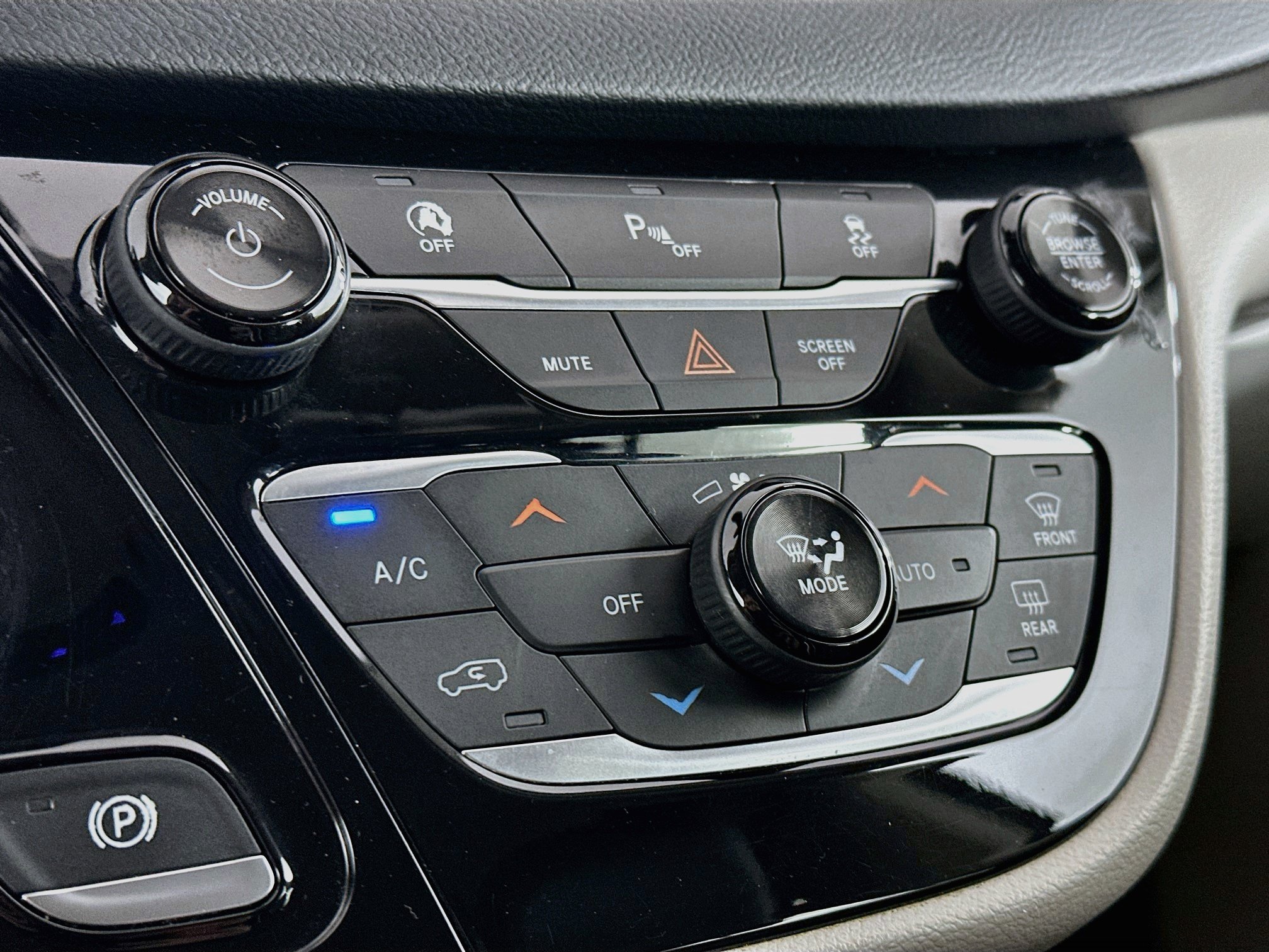 Used 2018 Chrysler Pacifica Touring-L FWD image 23