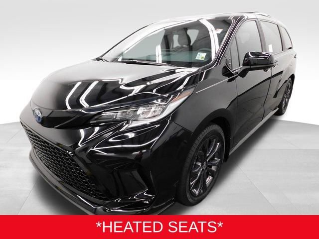 Used 2025 Toyota Sienna XSE image 9