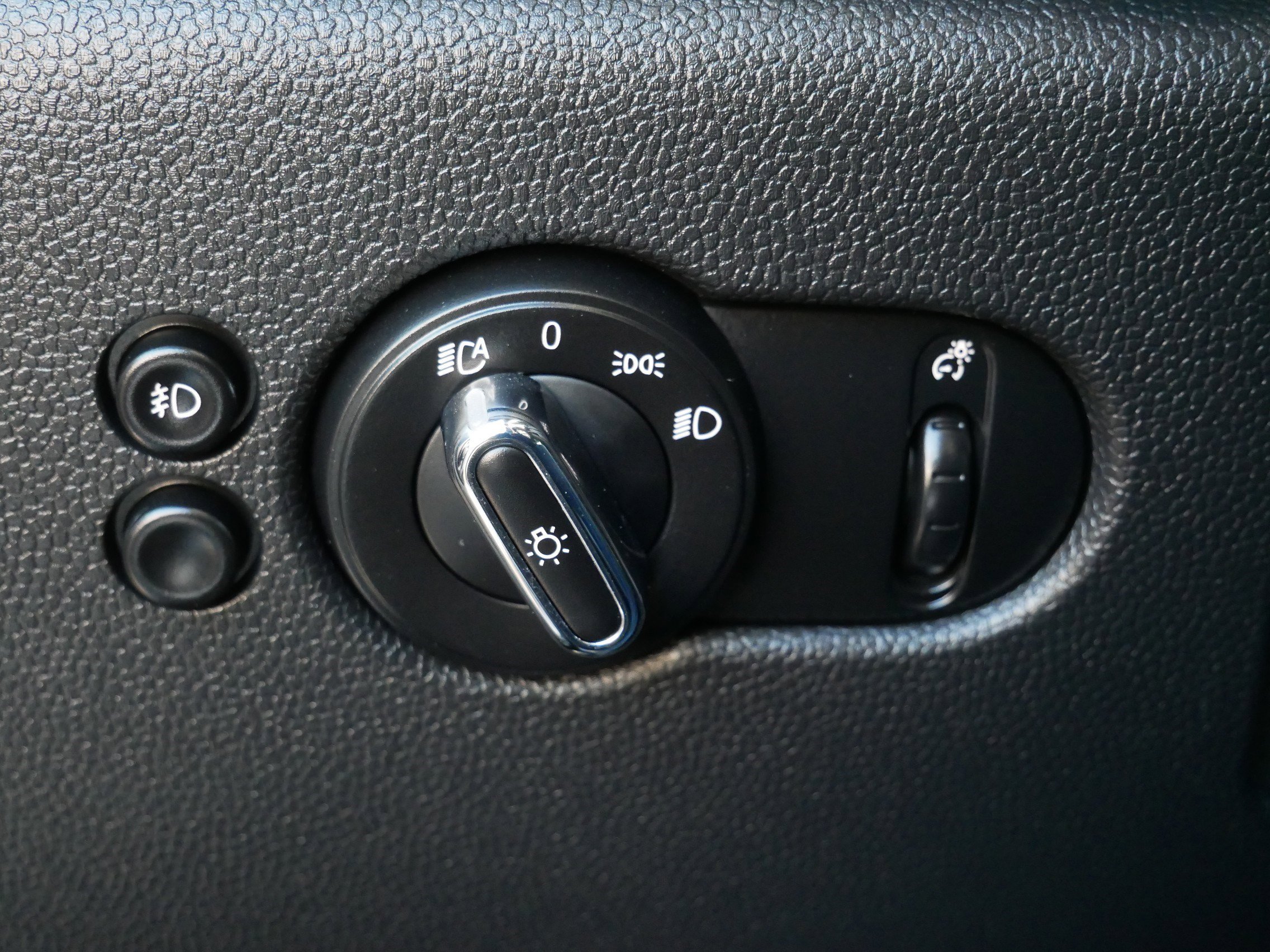 Used 2021 MINI Cooper 2-Door Hardtop w/ Storage Package image 23