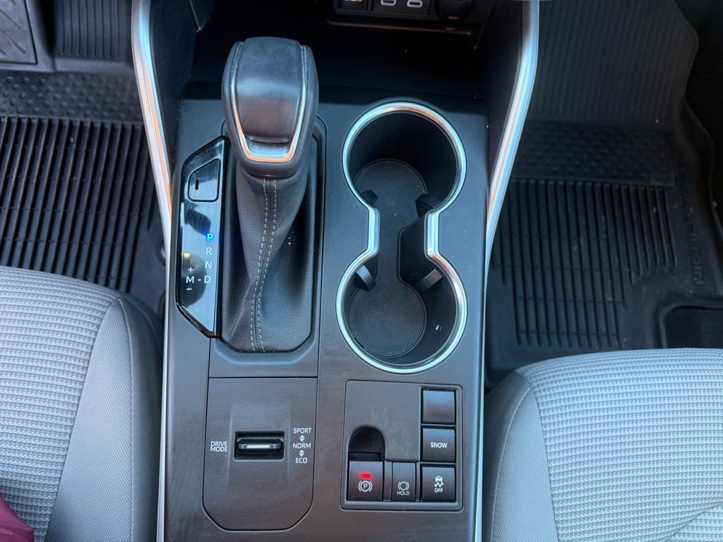 Used 2023 Toyota Highlander LE image 11