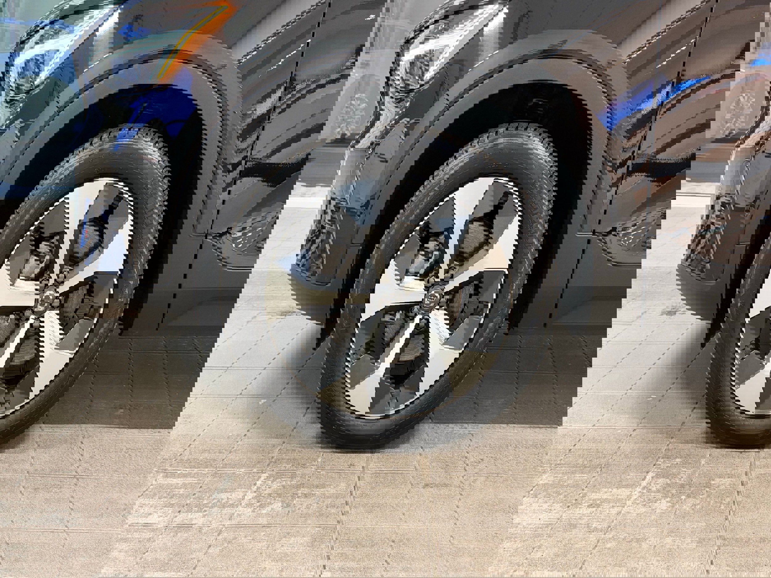 Certified 2025 Volvo XC40 B5 Plus image 10