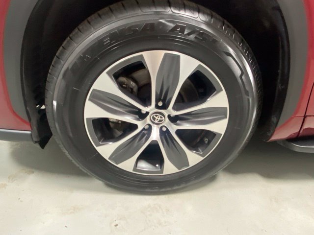 Used 2020 Toyota Highlander XLE FWD image 5