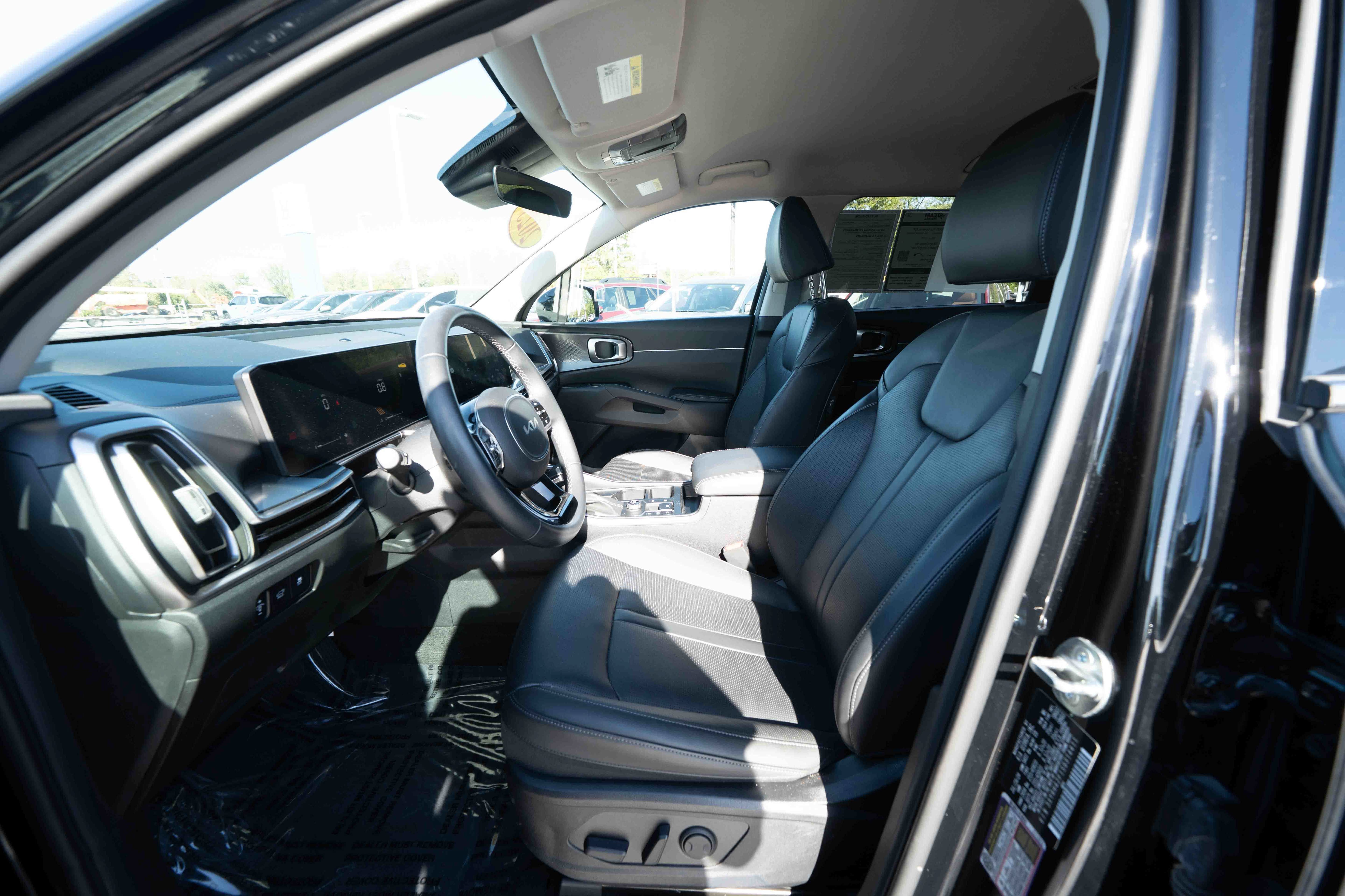 Used 2025 Kia Sorento EX FWD image 9