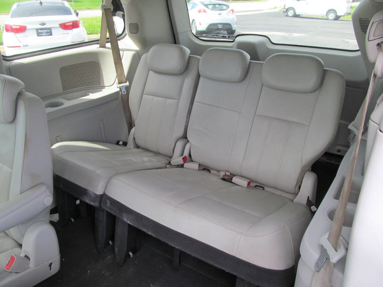Used 2010 Dodge Grand Caravan SXT FWD image 17