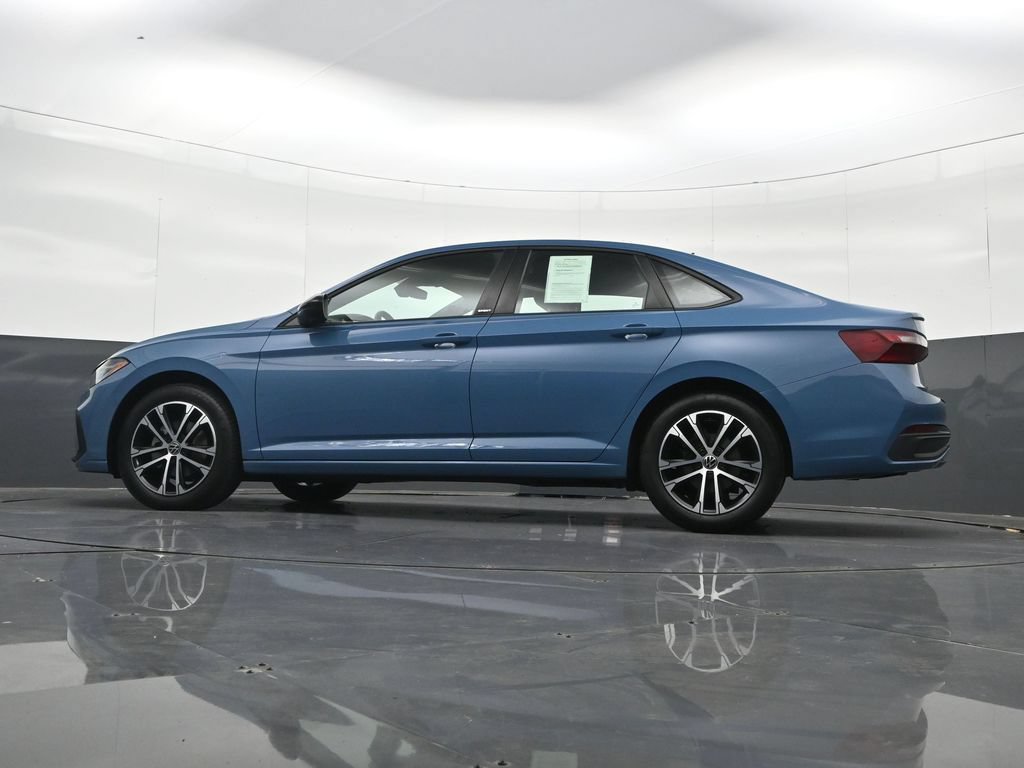 Used 2025 Volkswagen Jetta Sport FWD image 31