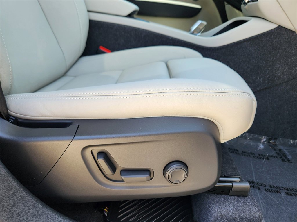 New 2025 Volvo XC40 B5 Ultra w/ Climate Package image 19