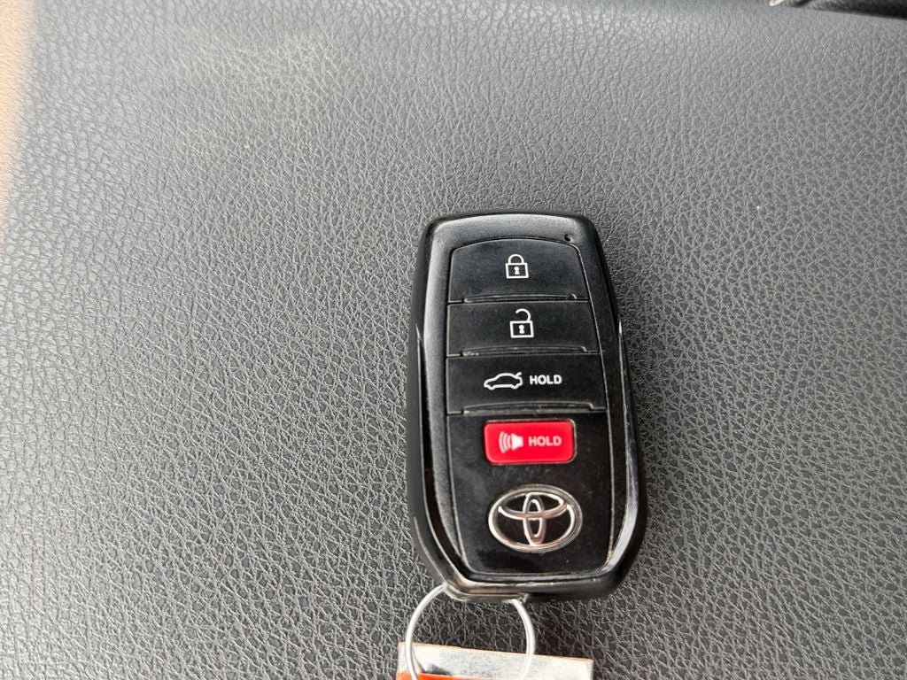 Used 2025 Toyota Camry SE FWD image 31