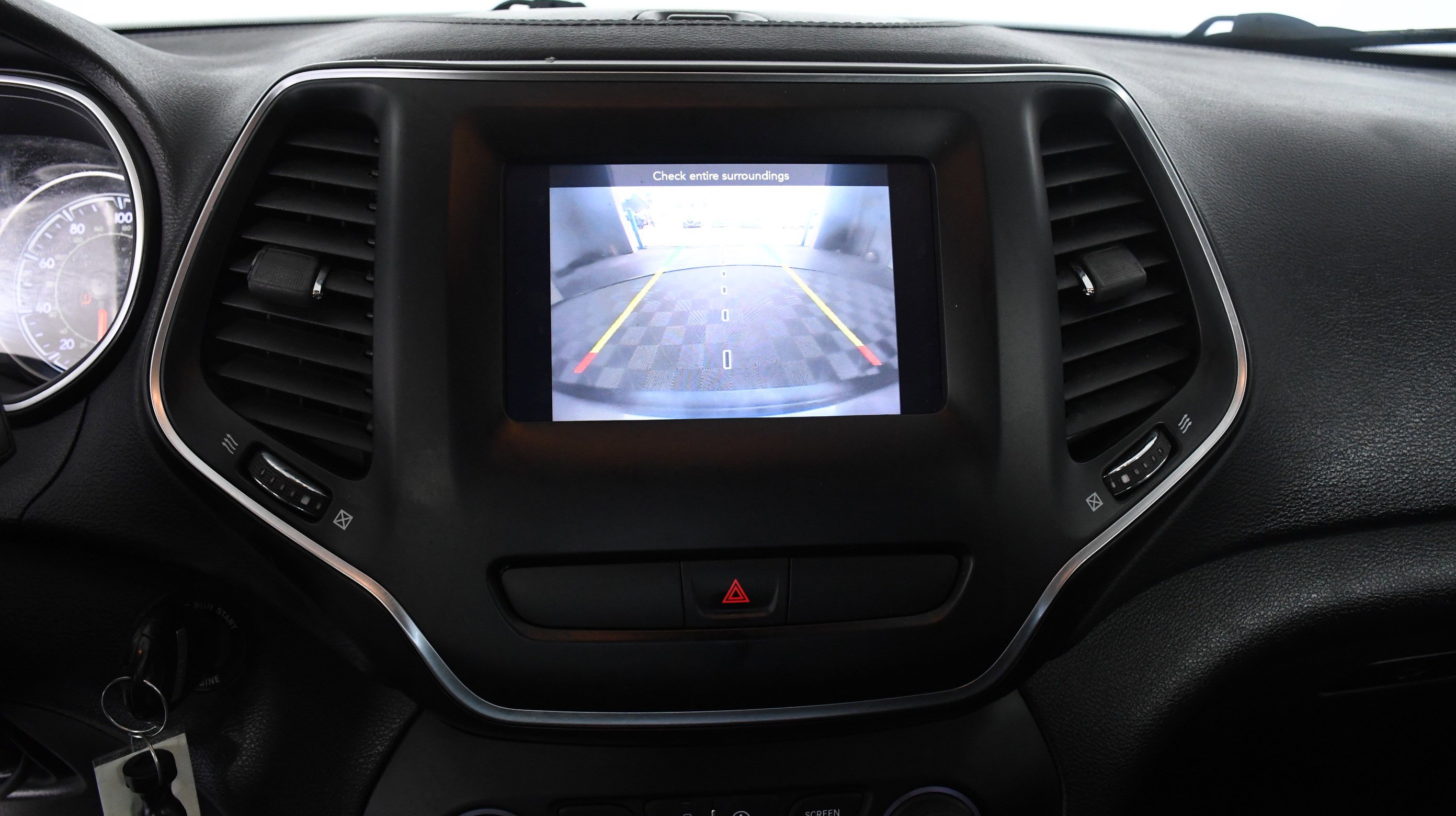 Used 2019 Jeep Cherokee Latitude w/ Popular Appearance Group image 16