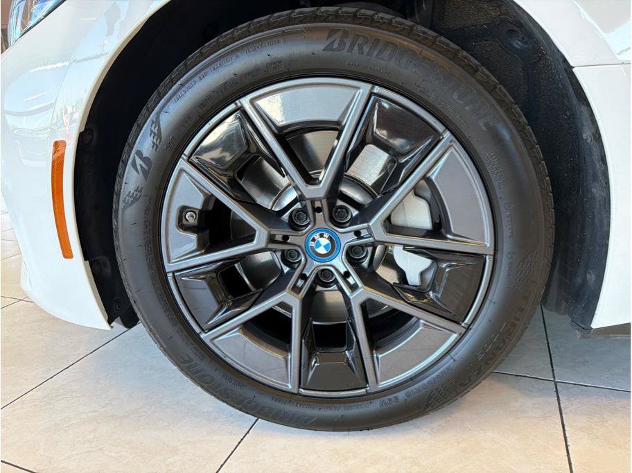 Used 2023 BMW i4 eDrive35 w/ Premium Package RWD image 38