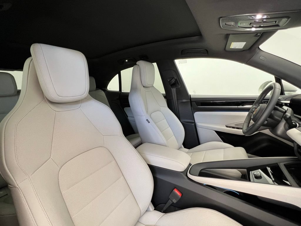 New 2026 Porsche Macan 4 Electric AWD/4WD image 18