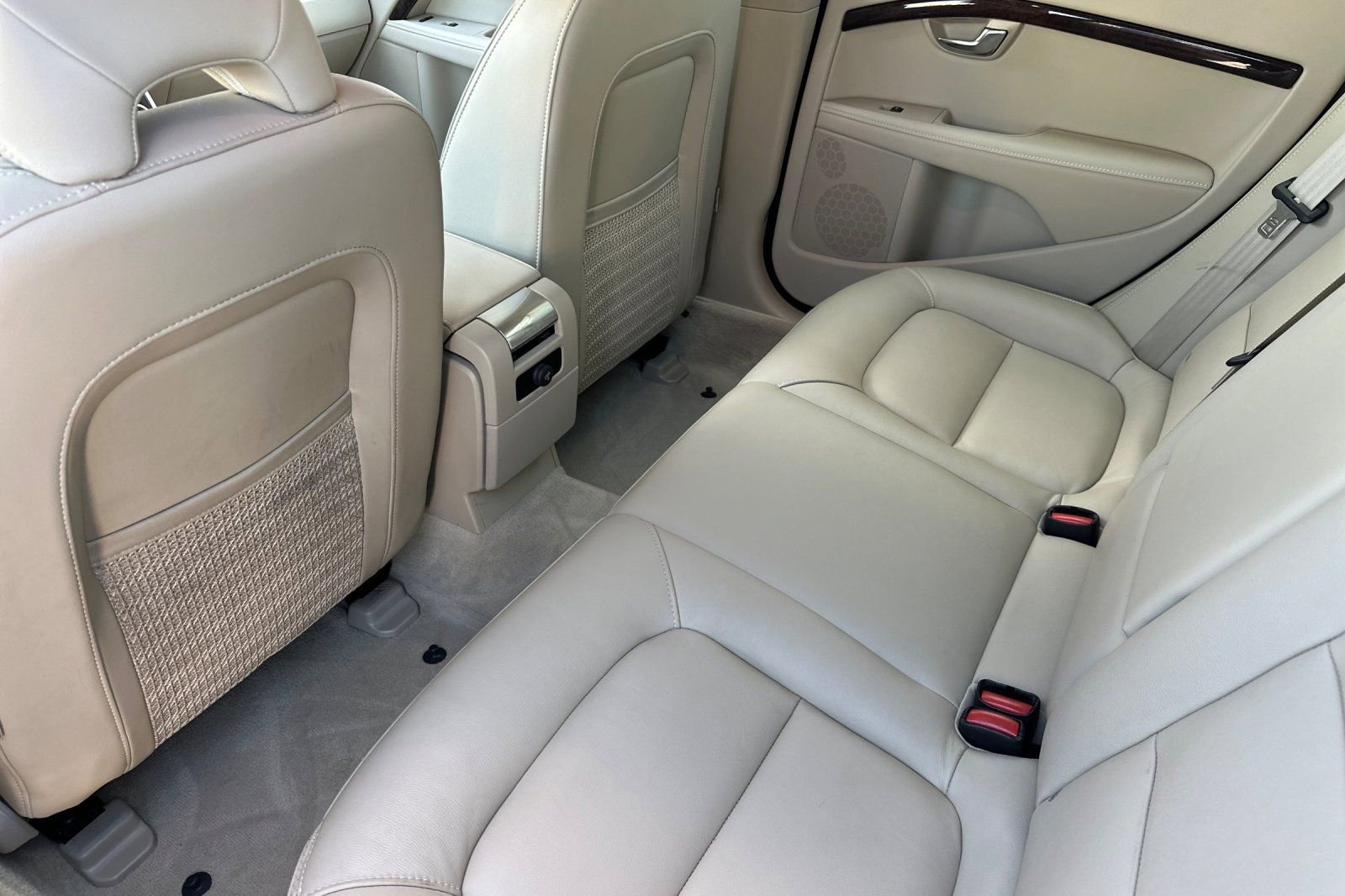 Used 2016 Volvo XC70 T5 Platinum w/ Protection Package image 4