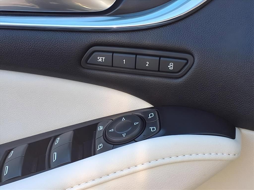 Used 2022 Buick Enclave Avenir w/ Avenir Technology Package image 21