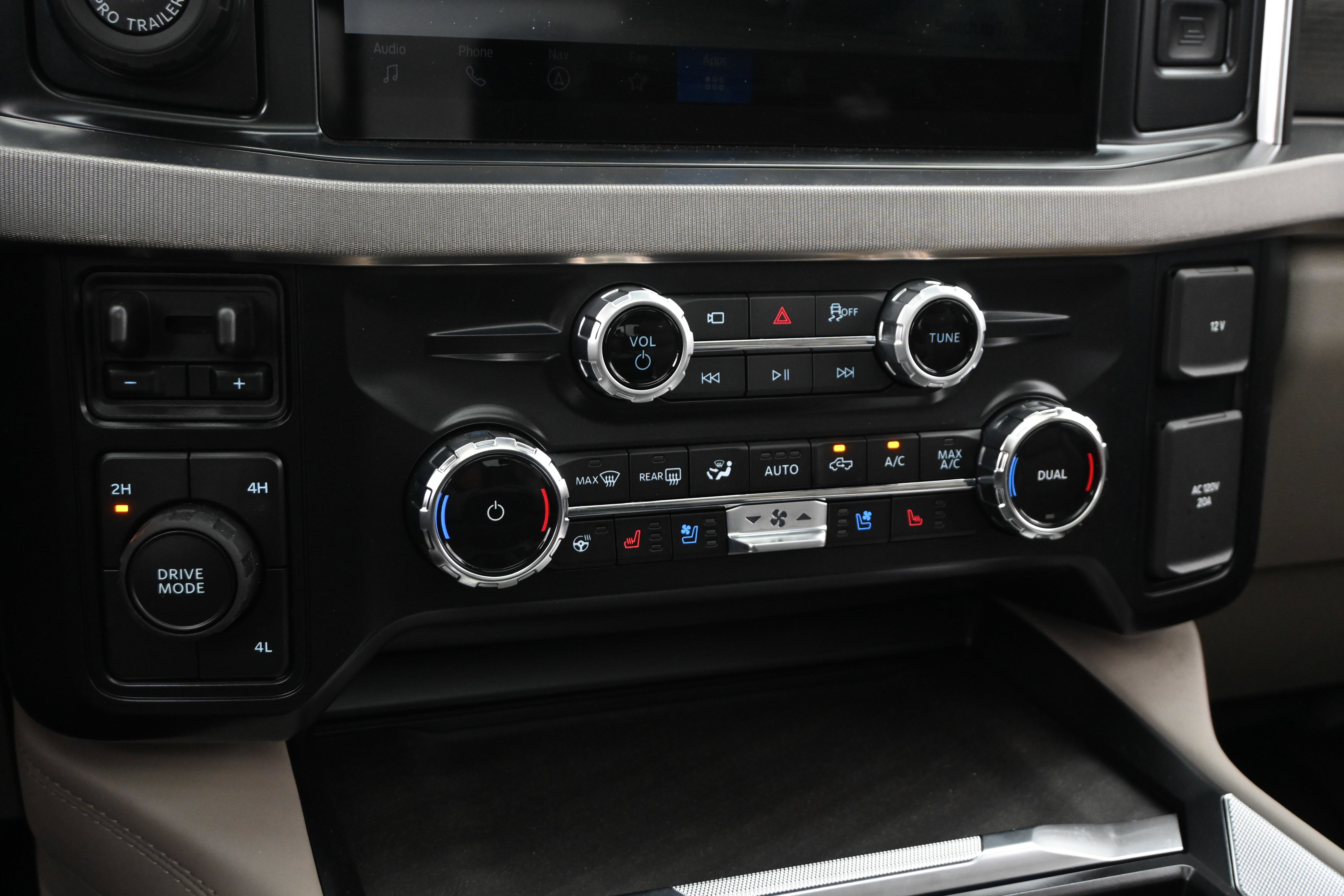 Used 2026 Ford F450 Platinum w/ Platinum Plus Package AWD/4WD image 29