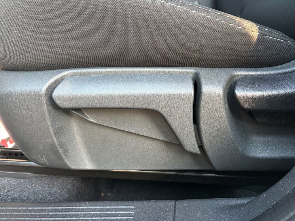 Used 2025 Nissan Rogue S image 13