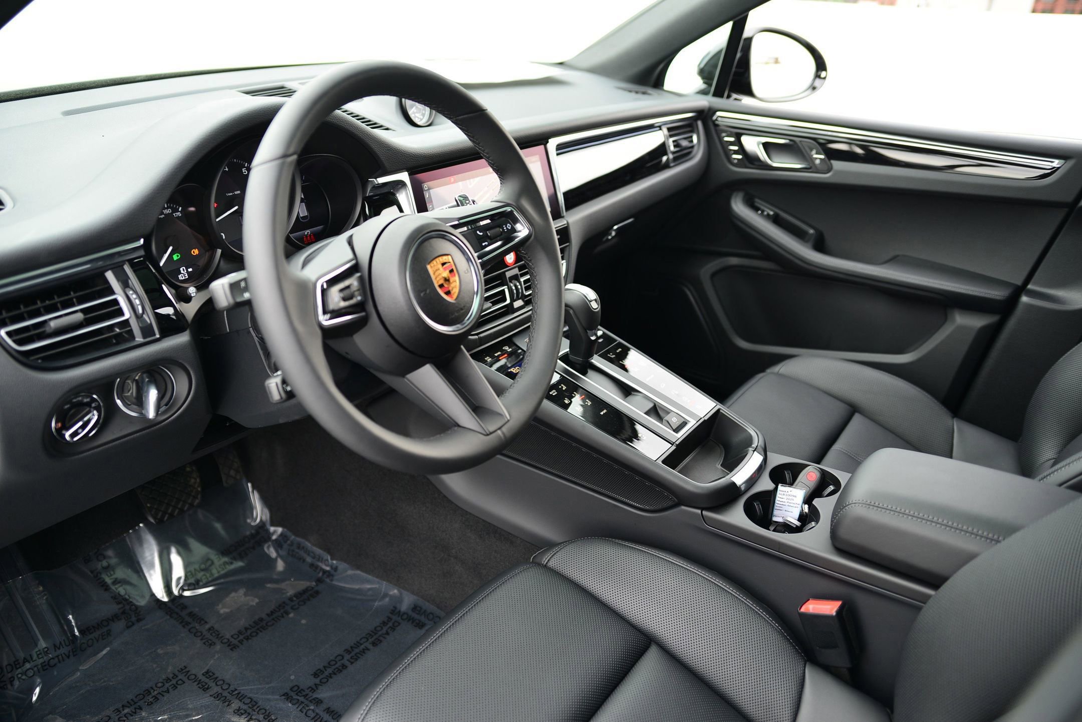Used 2025 Porsche Macan image 4