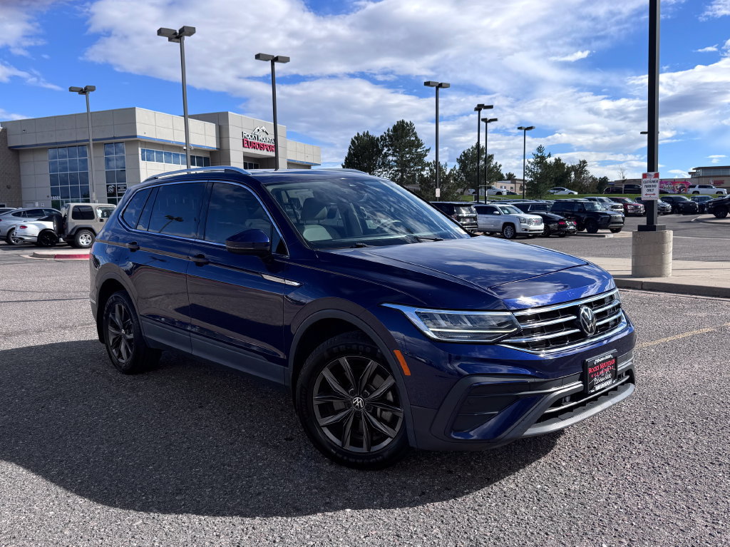 Used 2022 Volkswagen Tiguan SE w/ Panoramic Sunroof Package AWD/4WD image 2