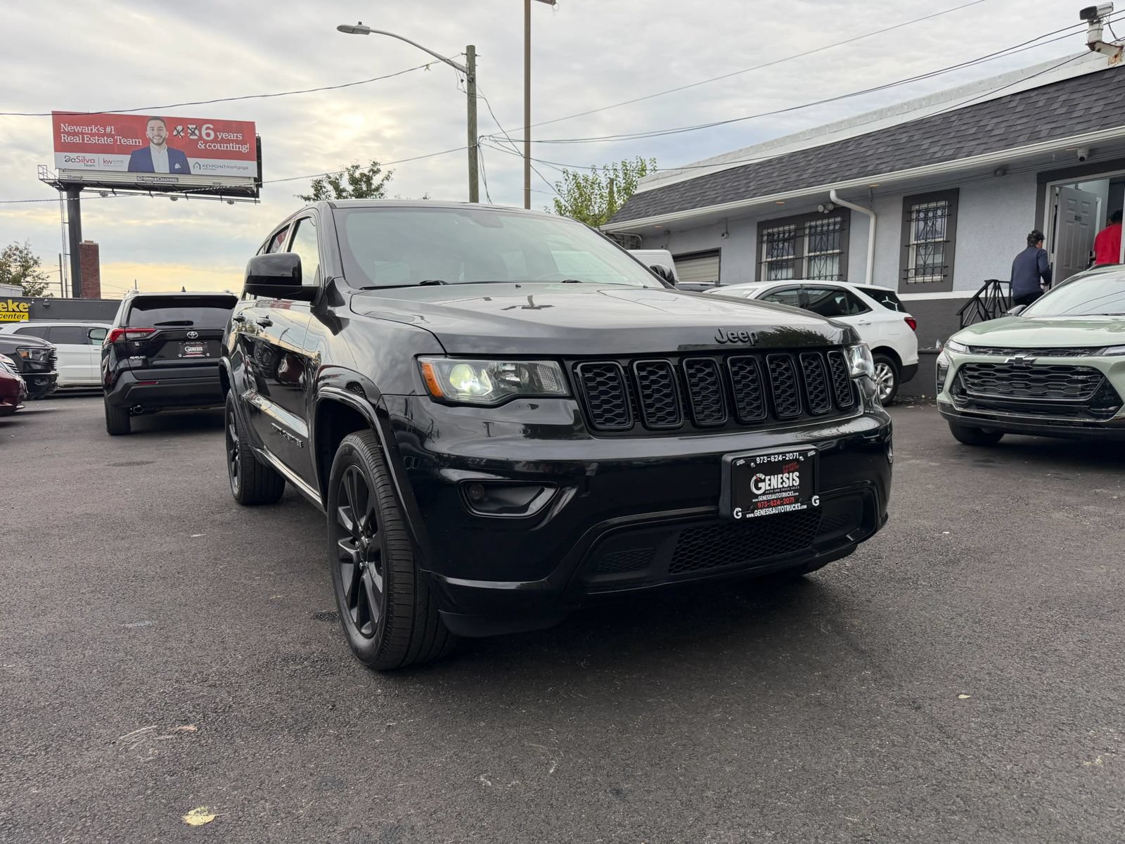 Used 2019 Jeep Grand Cherokee Altitude AWD/4WD image 2