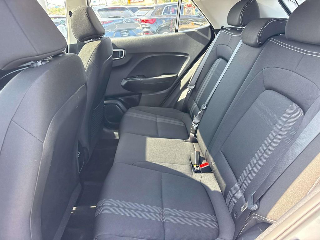 Used 2025 Hyundai Venue SEL image 9