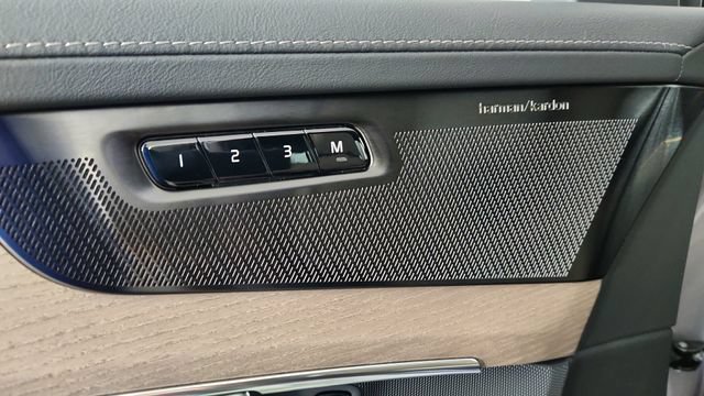 New 2026 Volvo XC90 B6 Plus w/ Protection Package Premier AWD/4WD image 11