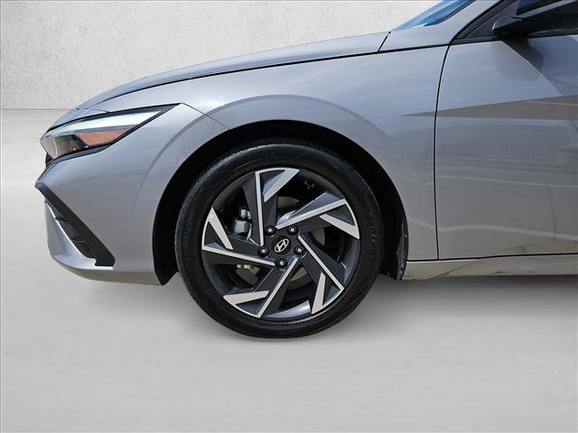 Used 2025 Hyundai Elantra Sport FWD image 21