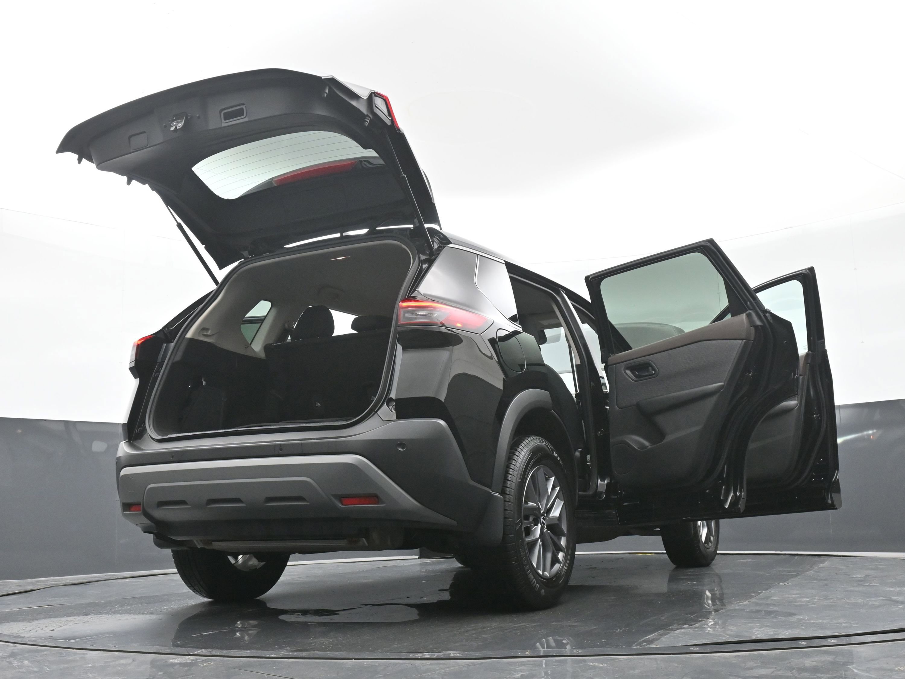 Used 2023 Nissan Rogue S AWD/4WD image 49
