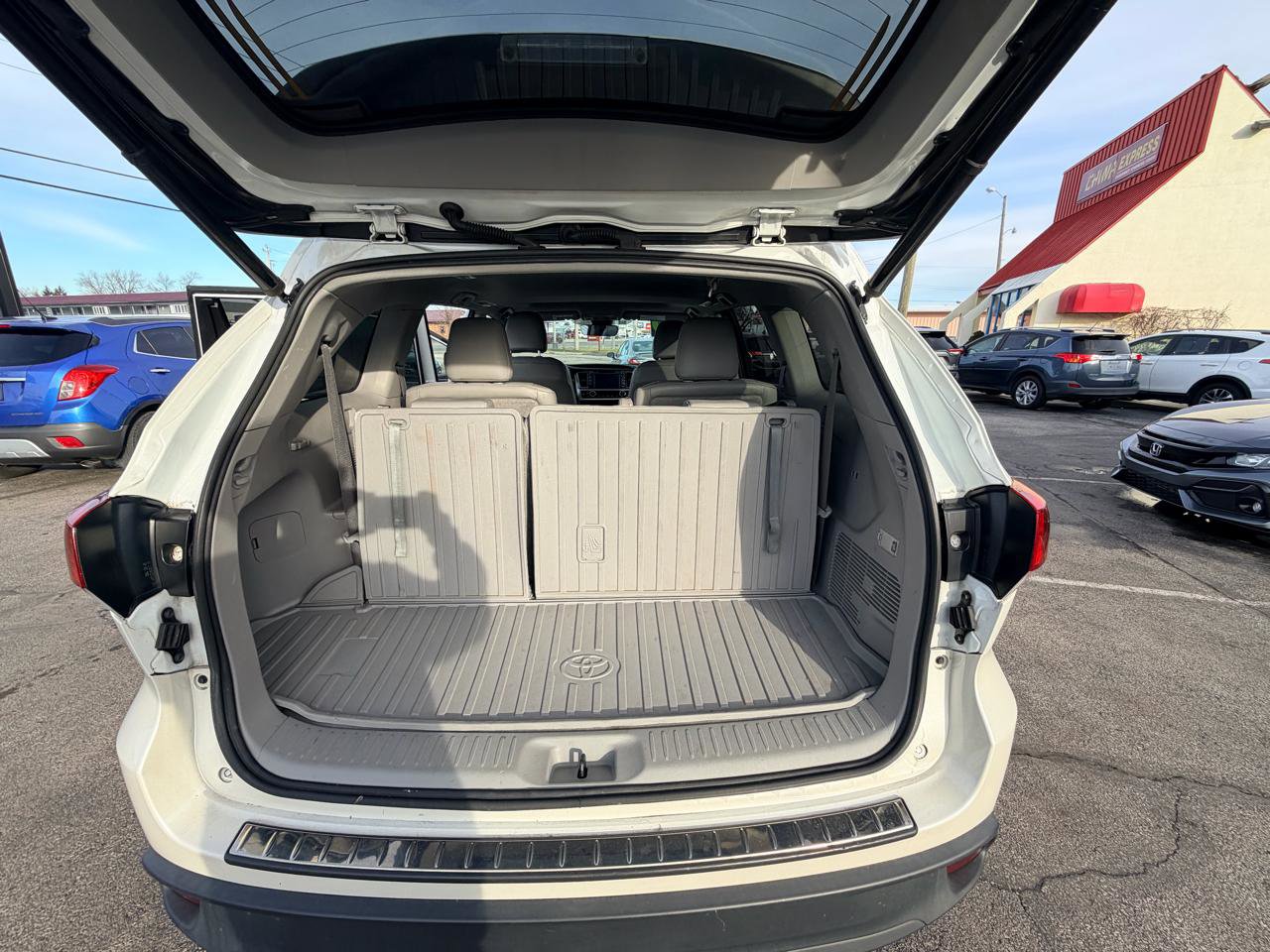 Used 2019 Toyota Highlander XLE w/ Protection Package #3 image 18