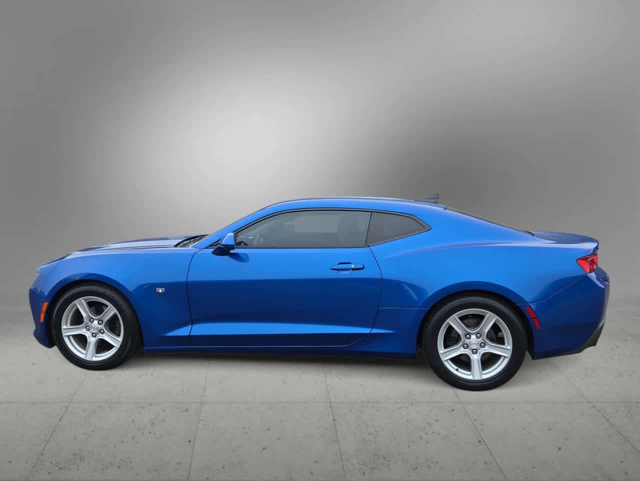 Used 2018 Chevrolet Camaro LS RWD image 5