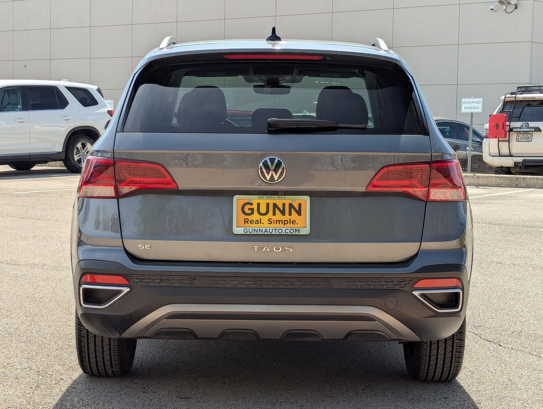 Used 2023 Volkswagen Taos SE image 4