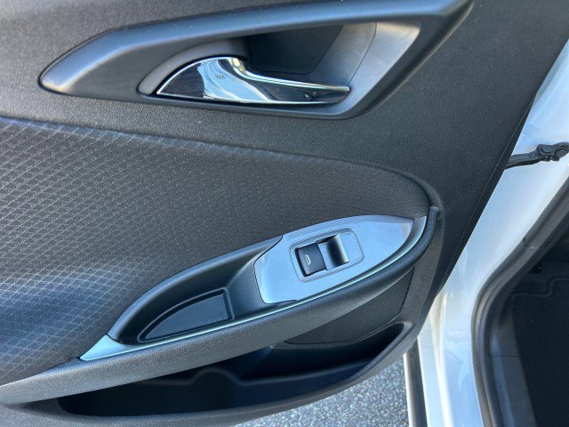 Used 2023 Chevrolet Malibu LT image 32