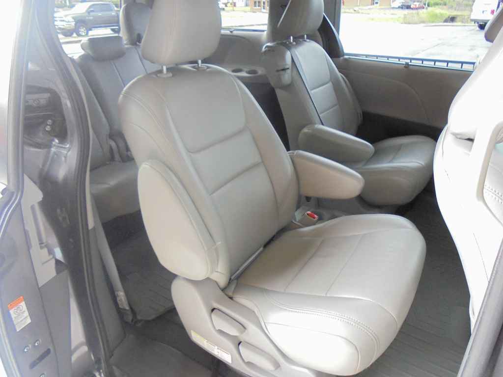 Used 2020 Toyota Sienna LE FWD image 10