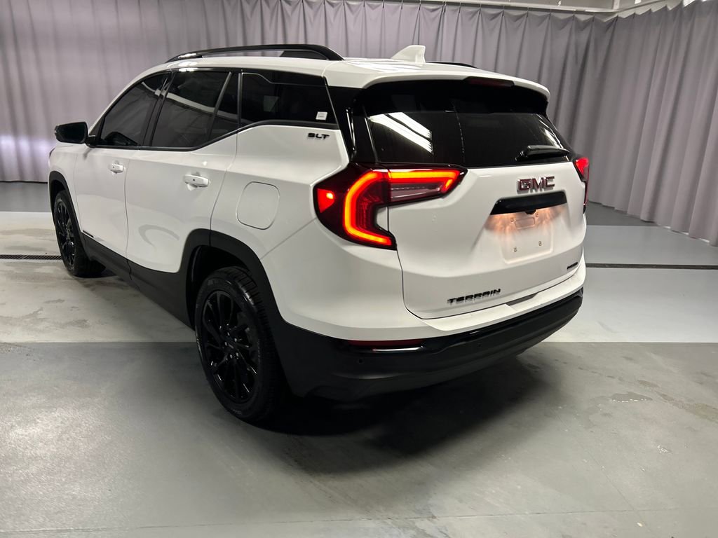 Used 2024 GMC Terrain SLT w/ Elevation Edition image 5