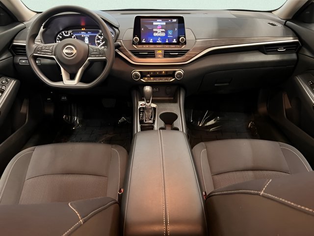 Used 2025 Nissan Altima 2.5 SV FWD image 14