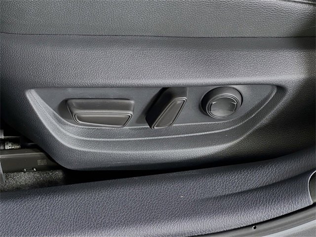 Used 2025 Toyota Camry SE image 12